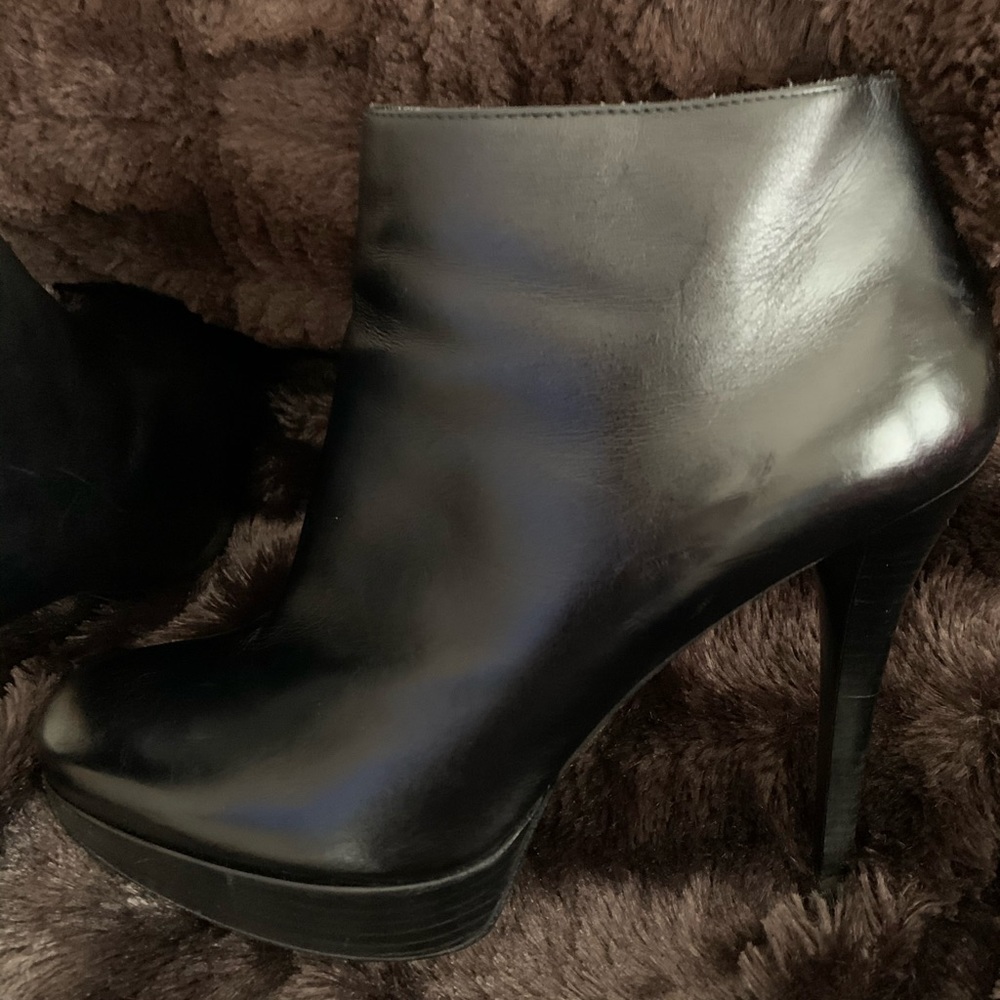 Stuart Weitzman - Picture 5 of 5